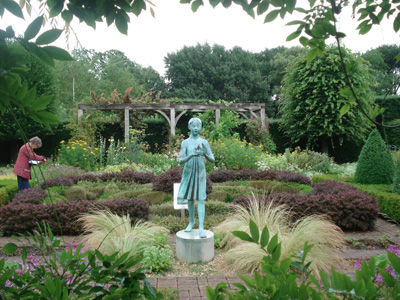 Waterperry
                  Gardens - Formal Garden 'Lamp of Wisdom' statue